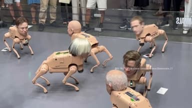 일론 머스크 얼굴 달린 로봇 개, 전시회에 출현