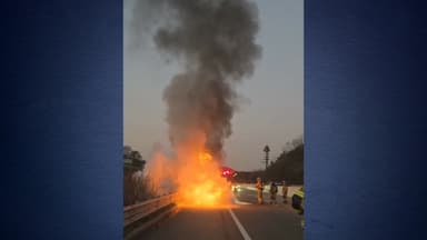 중부내륙 여주분기점에서 승용차 불...3명 대피