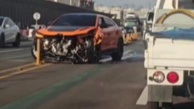 람보르기니, 중앙선 넘어 3대 충돌...2명 다쳐