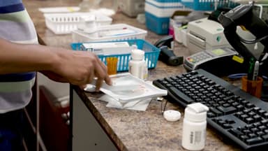 글로벌 제약사들 '관세 압박'에 미국 약값 인하...트럼프 "다음은 보험사"