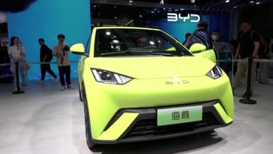 중국 BYD, 지난해 전기차 225만여 대 판매..."테슬라 추월"