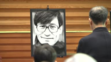 고 안성기 배우 영면...장남, 아버지 생전 편지에 눈물