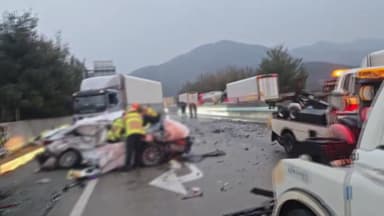 서산영덕고속도로 화물차 추락에 30여 대 추돌...4명 사망