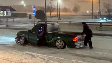 북미, 사상 최악 한파·눈 폭풍...결항에 사재기까지