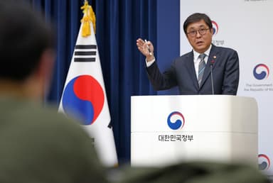 최휘영 장관 "5만석 돔 경기장 필요…구독형 영화패스 도입도 가시화"