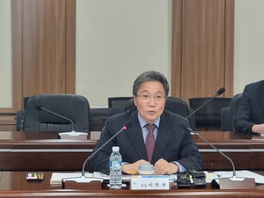 '李대통령 공개 질타' 이학재, 거취 논란에 "다른 생각 안 해"