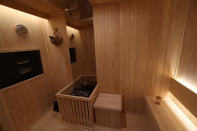 “尹, 용산 대통령실에 편백 사우나-침실까지 만들어”